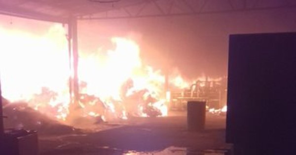 مصر: السيطرة على حريق هائل بمصنع للأقطان والإسفنج بالقليوبية