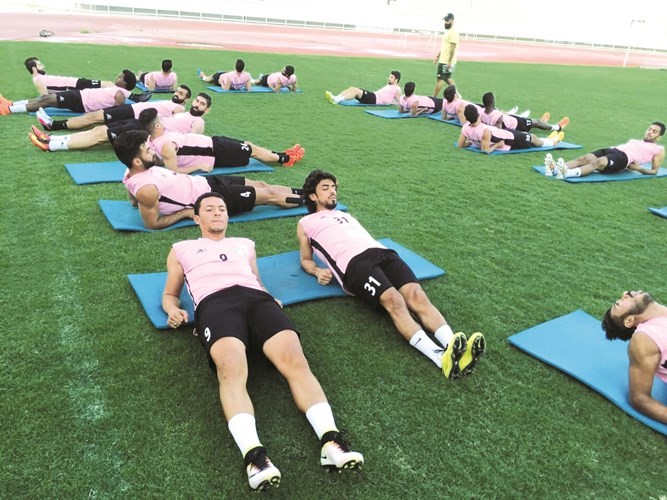 مساعد مدرب العربي عبدالعزيز الكوت يشرف على التدريبات اللياقية﻿