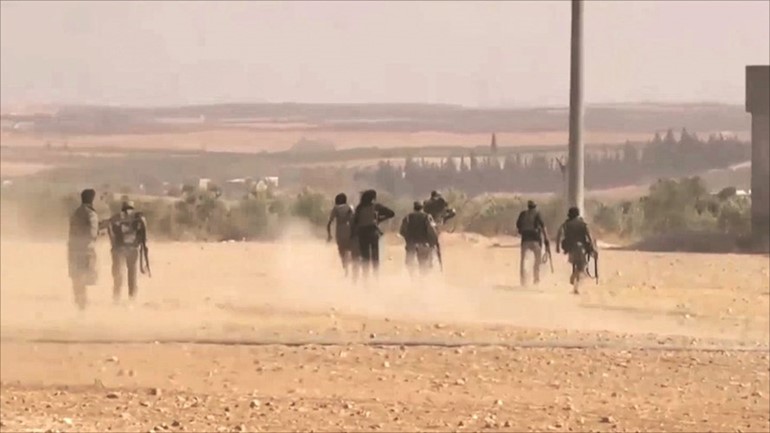 صورة ارشيفية لعدد من مقاتلي الجيش الحر المشاركين في معركة درع الفرات﻿