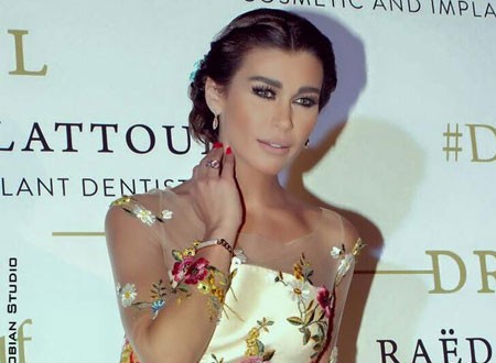 نادين الراسي تنشر صورة والدتها للمرة الأولى.. شاهد الشبه الكبير بينهما