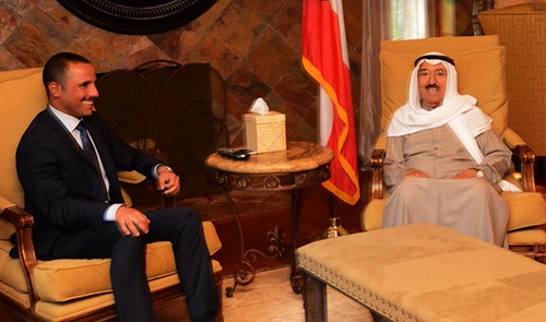 صاحب السمو امير البلاد الشيخ صباح الاحمد خلال استقباله مرزوق الغانم في مقر اقامته في الولايات المتحدة الاميركية