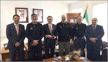 السفير البدر مستقبلا الرحالة الكويتيين في مقر السفارة﻿