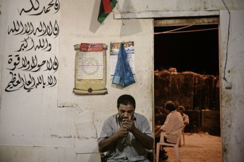 أين دُفن القذافي؟: عائلته تعرض 25 مليون دولار على الرجل الذي يعرف موضع قبره.. فماذا كان ردّه؟