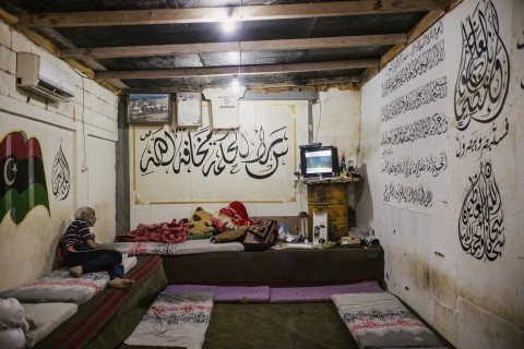 أين دُفن القذافي؟: عائلته تعرض 25 مليون دولار على الرجل الذي يعرف موضع قبره.. فماذا كان ردّه؟