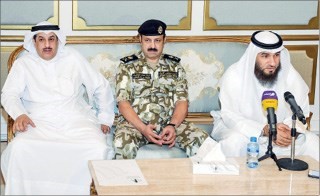 الامين العام علام الكندري متحدثا وبجواره اللواء خالد الوقيت و الامين العام المساعد خالد المطيري﻿
