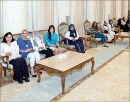 موظفات الامانة العامة خلال اللقاء﻿