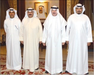  عبداللطيف السريع ووفد وزارة العدل قبيل مغادرته الى الرياضانور الكندري﻿