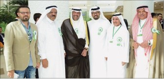 رئيس المجلس الاولمبي الاسيوي الشيخ احمد الفهد مع رئيس الاتحاد الاسيوي للصحافة الرياضية محمد قاسم وعدد من المسؤولين﻿