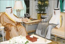سمو نائب الامير وولي العهد الشيخ نواف الاحمد مستقبلا الشيخ سلمان الحمود ﻿