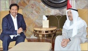 صاحب السمو الامير الشيخ صباح الاحمد مستقبلا سمو رئيس الوزراء الشيخ جابر المبارك﻿
