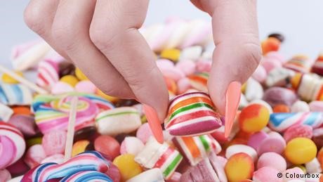 حقائق "مرّة" عن السكر.. هل كانت الشركات تكذب منذ نصف قرن؟