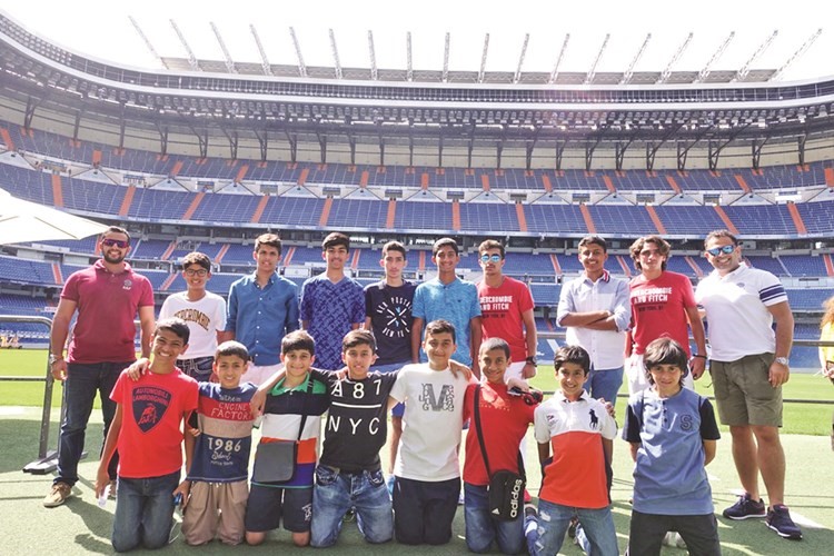 اختتام المعسكر التدريبيللاعبي أكاديمية VIVA ريال مدريد