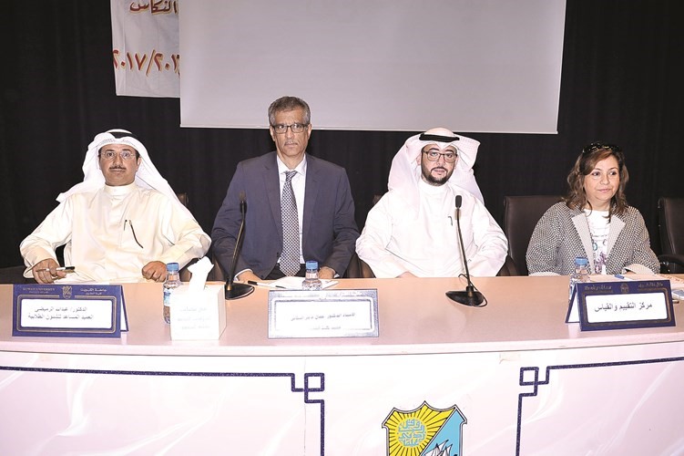 المتحدثون في اللقاء التنويري				زين العابدين علام﻿