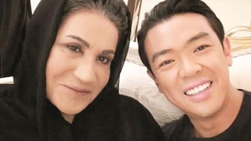 الفنان الكوري مع الفنانة سعاد عبدالله