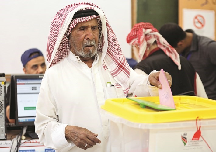 اردني يقترع في عمان امس 	اپ﻿