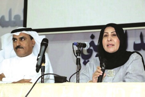 فاطمة الكندري ودسعود الحربي خلال اللقاء﻿