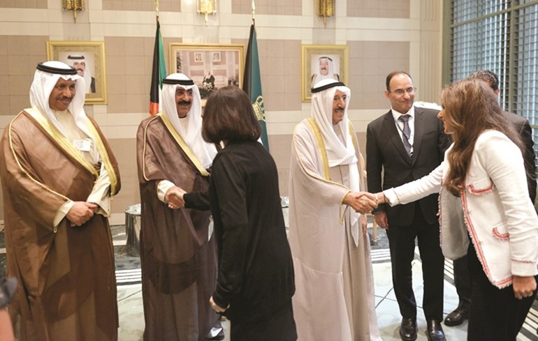 صاحب السمو والشيخ مشعل الاحمد وسمو الشيخ جابر المبارك والسفير منصور العتيبي وترحيب بضيوف المادبة ﻿