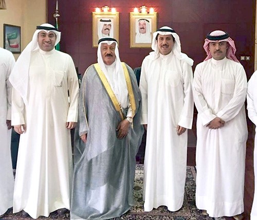 السفير عزام الصباح مستقبلا رجل الأعمال جواد بوخمسين