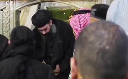 البغدادي خلال ظهوره امس الاول في الموصل