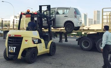 رفع احدى السيارات المهملة ﻿