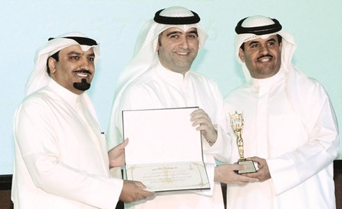 احمد ايراج وجائزة افضل ممثل دور اول عن مسرحية البيدار﻿