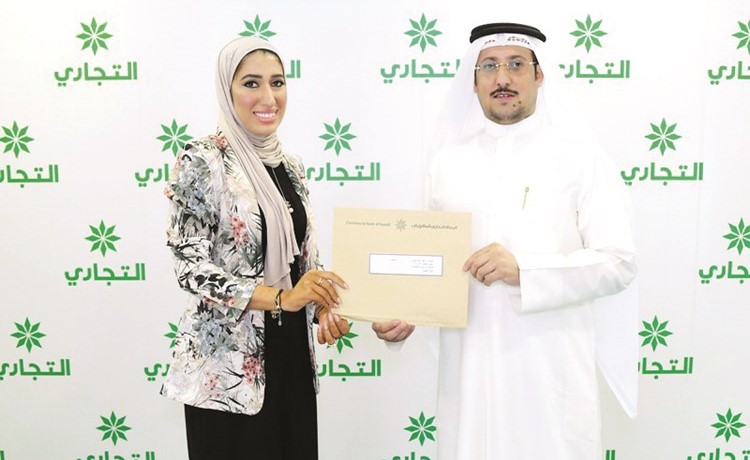 تسليم شيك الدعم من التجاري لجمعية الرميثية﻿