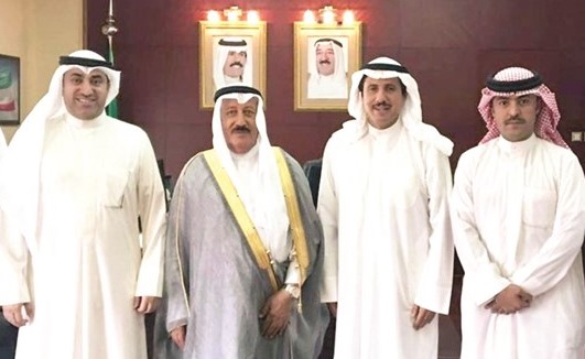 الشيخ عزام الصباح مستقبلا بو خمسين﻿