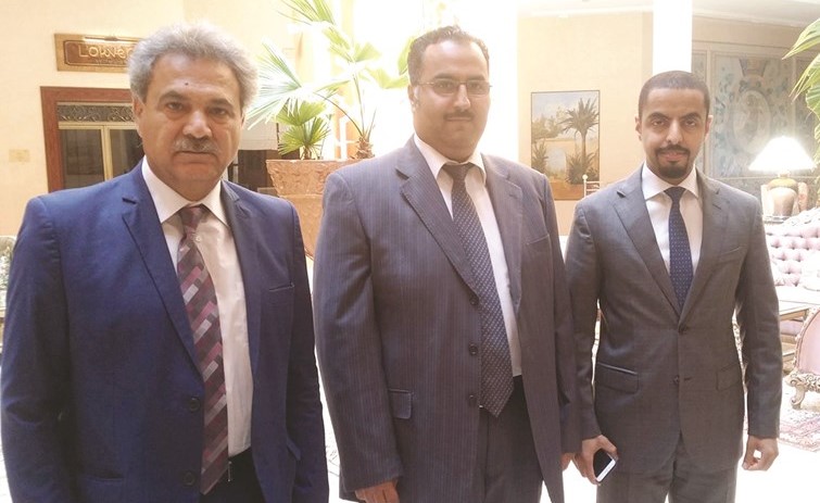 دمحمد صادقي واحمد التميمي من صندوق التنمية والسكرتير الثاني بسفارة الكويت لدى تونس عبدالرحمن الديحاني ﻿