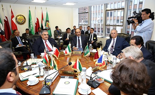 وزراء خارجية مجلس التعاون الخليجي خلال اجتماعهم مع وزير الخارجية الفرنسي