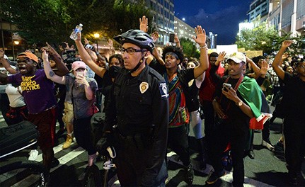 تجدد المظاهرات في "نورث كارولينا" الأميركية وحاكم الولاية يعلن حالة الطوارئ