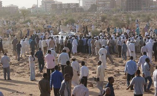 بعد 6 ساعات من دفنه في المقبرة يخرج الطفل محمد ليبلغ عن المفاجأة الكبرى