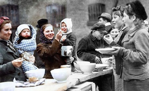 لاجئون ألمان 1945 (AP)