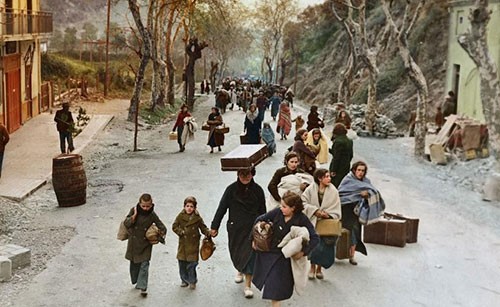 لاجئون فرنسيون – 1940 (Getty Images)