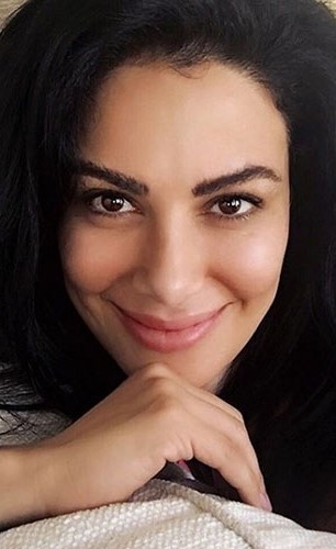 صبا مبارك بجمالها الطبيعي