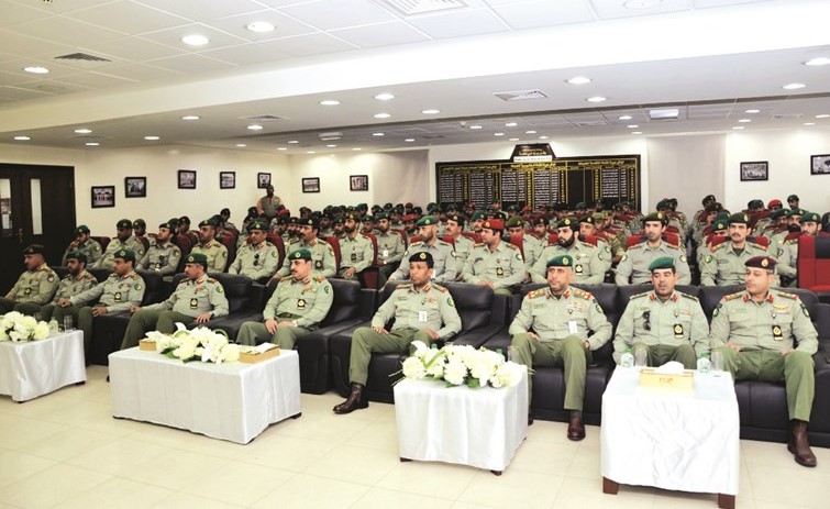 الفريق الركن مهاشم الرفاعي مع المشاركين في تدشين الموسم التدريبي﻿