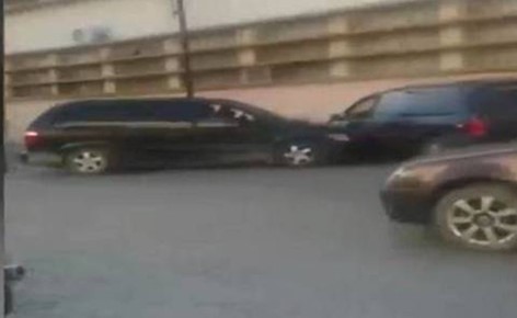 بالفيديو .. جن جنونها بعدما شاهدته مع امراة اخرى .. وهكذ تصرفت