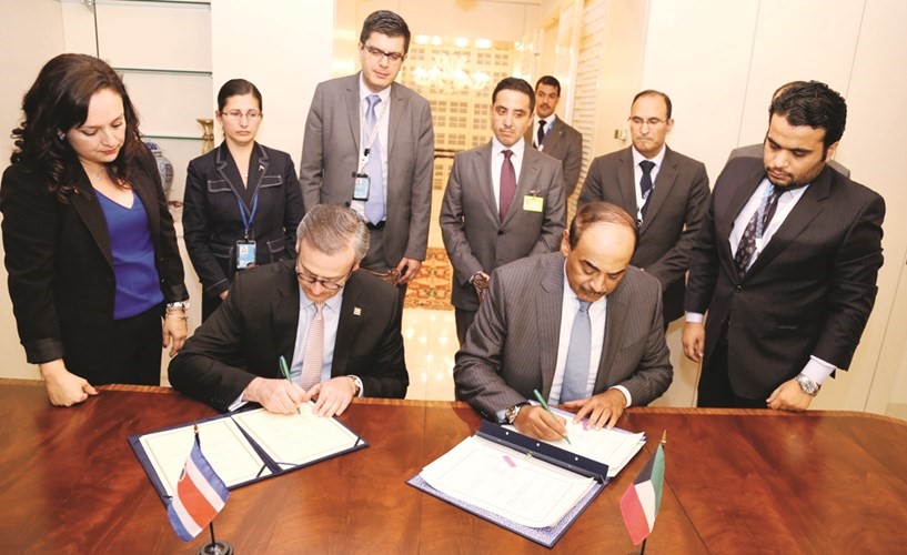 جانب من مراسم توقيع اتفاقية الاعفاء من التاشيرة لحملة الجوازات الديبلوماسية والخاصة بين الكويت وكوستاريكا﻿