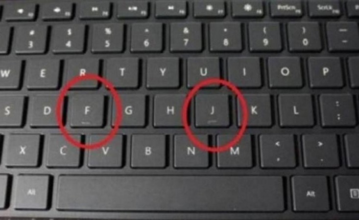 لماذا يوجد خطّ تحت حرفي "J" و"F" في الكيبورد؟
