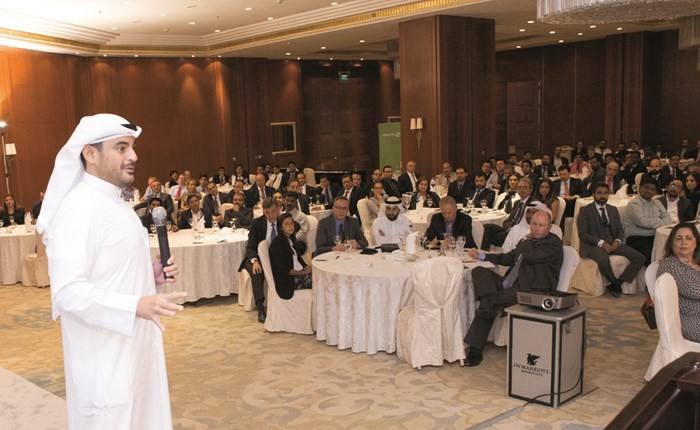 عمر قتيبة الغانم متحدثا خلال الاجتماع﻿