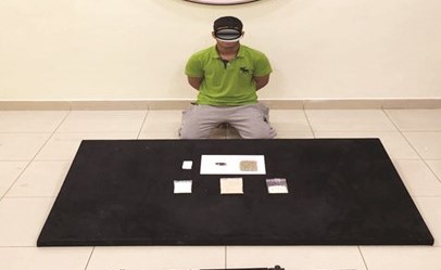«المكافحة» ضبطت خليط مخدرات وسلاحاً وطلقات مع بدون.. وصفقات  شراء أوقعت بدوناً وعربياً وآسيوياً