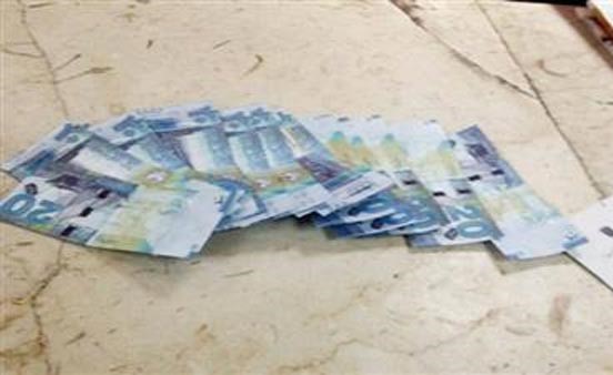 فلسطينية تتسلم قيمة تلفازها الـ 46 بوصة 150 ديناراً مزورة