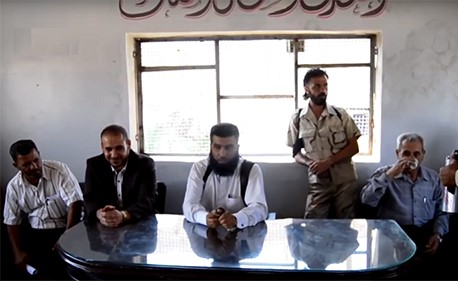 بالفيديو.. لحظة مقتل مسؤولين بالمعارضة السورية خلال اجتماع ... والعويل يعم المكان