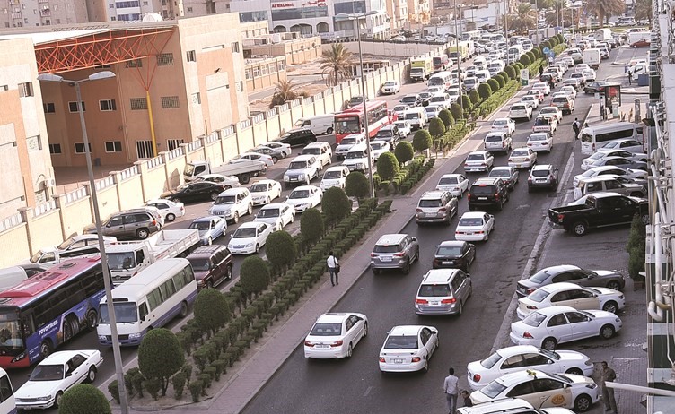 زحام بالقرب من احدى المدارس											زين العابدين علام﻿