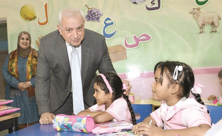 دبدر العيسى متحدثا مع زهرات الكويت﻿