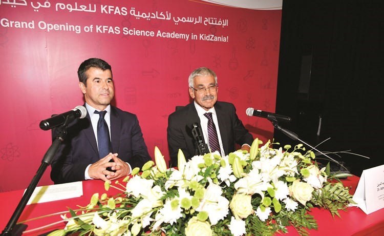 عدنان شهاب الدين وفرناندوميدروا خلال المؤتمر﻿