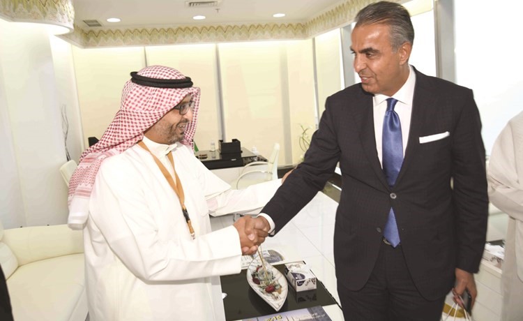 جاسم الفجي مع احد كبار رجال الاعمال من الوفد التركي﻿