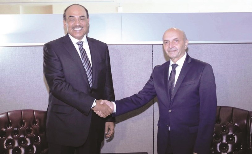 الشيخ صباح الخالد مصافحا رئيس وزراء كوسوفو﻿