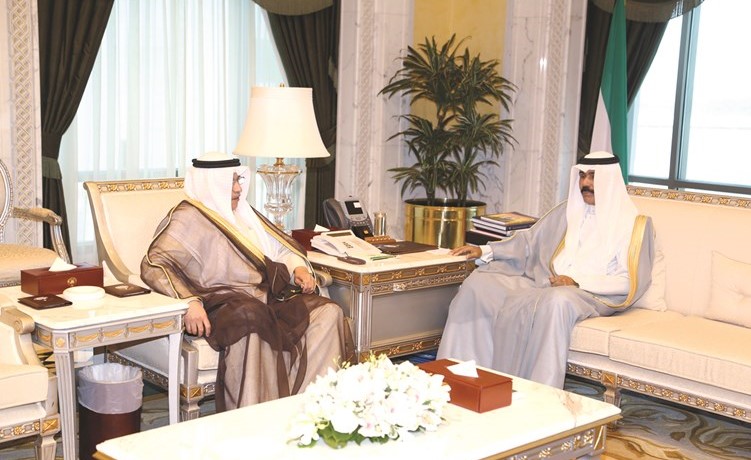 سمو نائب الامير وولي العهد الشيخ نواف الاحمد مستقبلا الشيخ خالد الجراح﻿