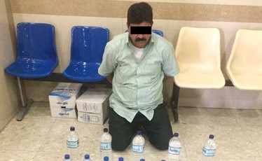 الوافد وامامه المضبوطات﻿