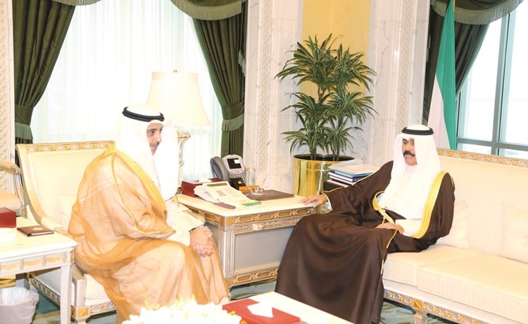 سمو نائب الامير وولي العهد الشيخ نواف الاحمد مستقبلا الشيخ محمد العبدالله ﻿
